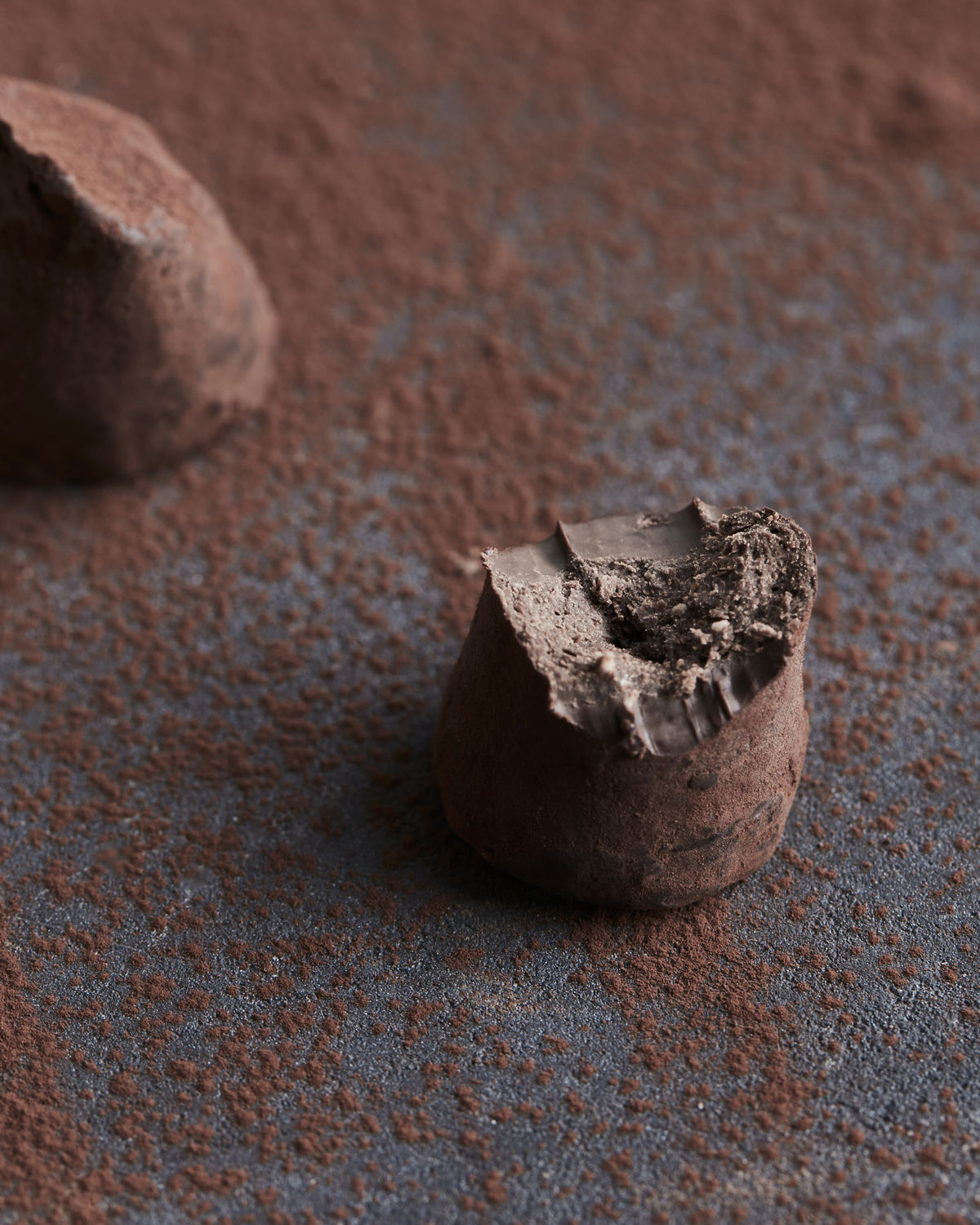 Schokotrüffel - Cocoa truffle with pistachio and crunch