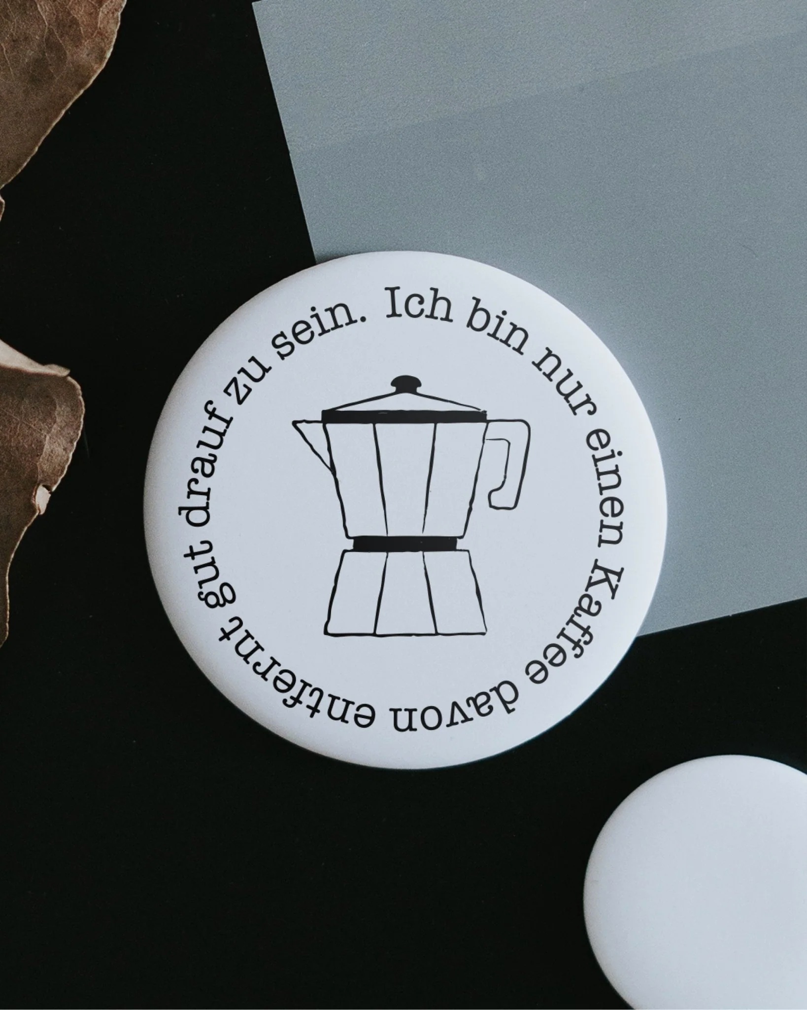 Magnet "Nur einen Kaffee entfernt" groß
