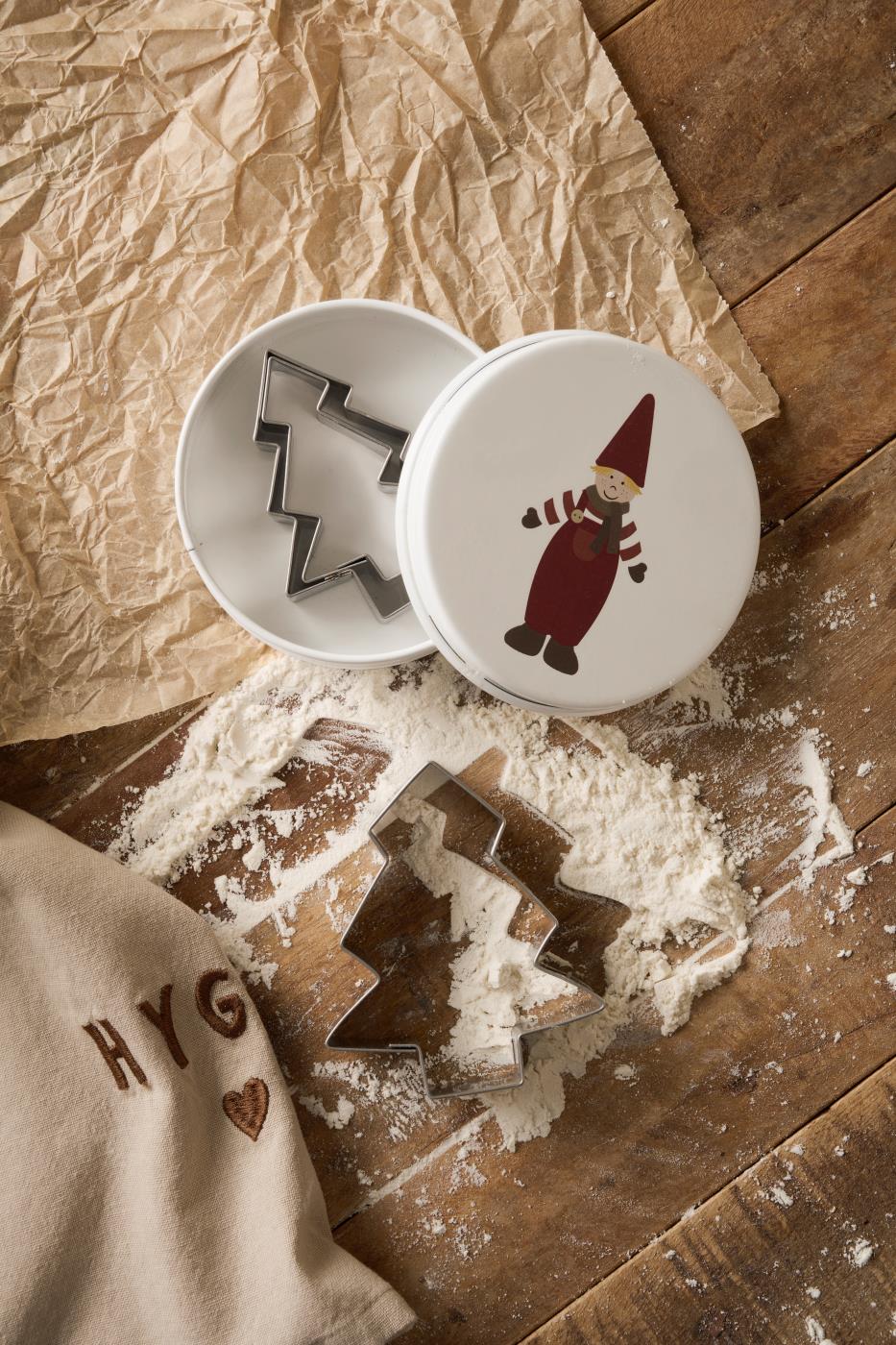 Dose mit Tannenbaum-Keksausstechern Wichtelmännchen auf Deckel