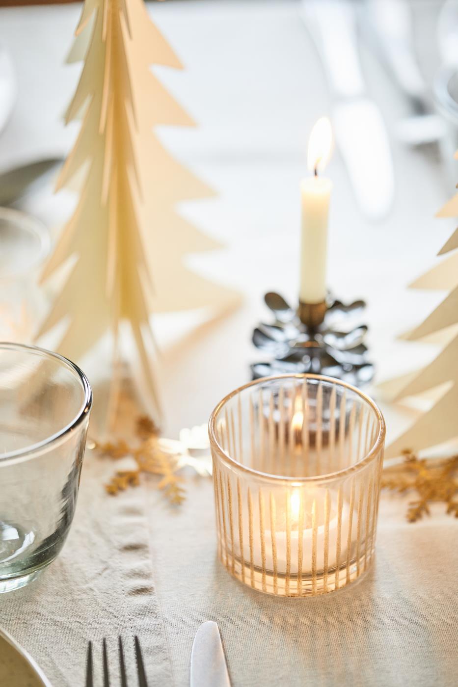 Kerzenhalter Glas für Teelicht mit eingravierten Streifen